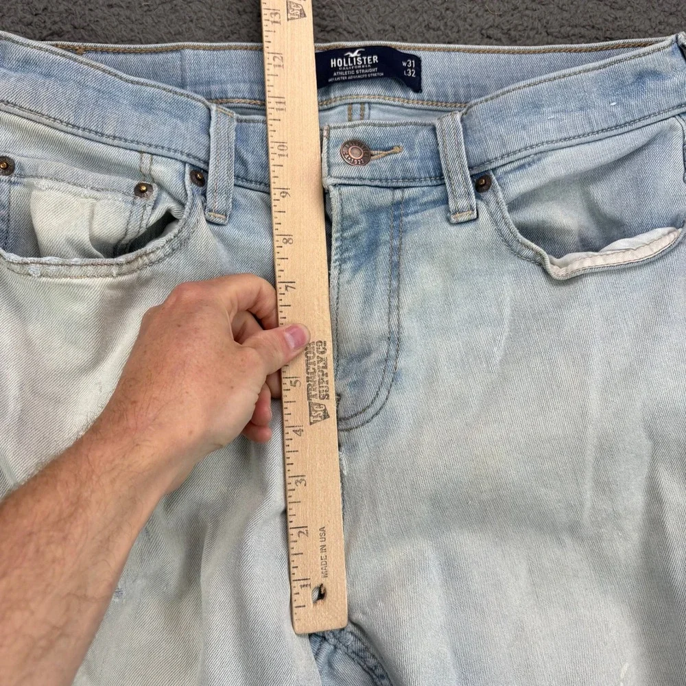 Hollister Athletic Straight Advanced Stretch Light Wash Distressed Jeans‎ 31x32